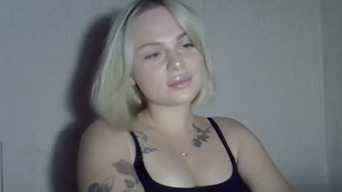 helga_now online show from September 26, 2025, 7:18 pm