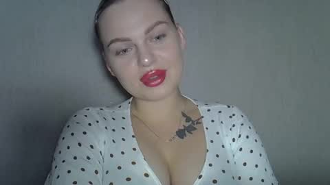 helga_now online show from October 8, 2025, 9:01 pm