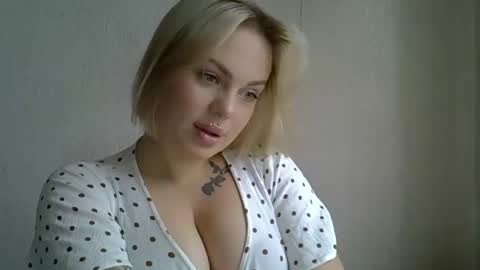 helga_now online show from October 14, 2025, 9:10 am