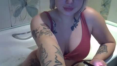 helga_now online show from November 1, 2025, 10:56 pm