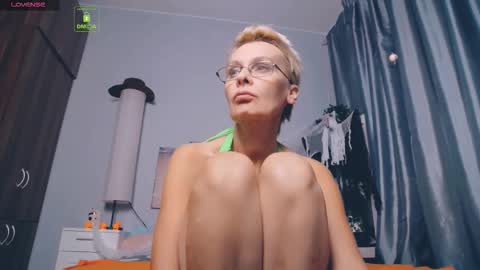 Helga online show from October 7, 2025, 9:23 pm