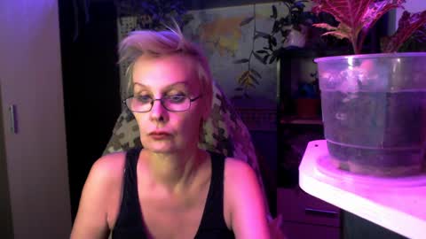 Helga online show from April 9, 2026, 9:31 pm