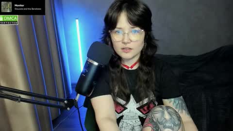 Red online show from October 6, 2025, 7:11 pm