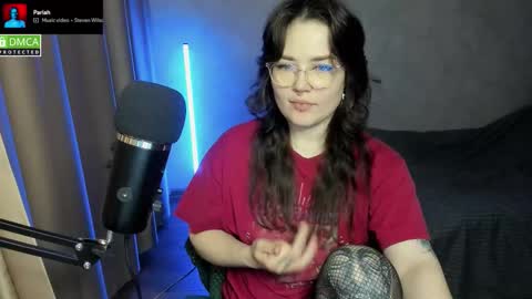 Red online show from October 18, 2025, 7:14 pm