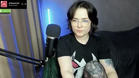 Red online show from December 1, 2025, 6:46 pm