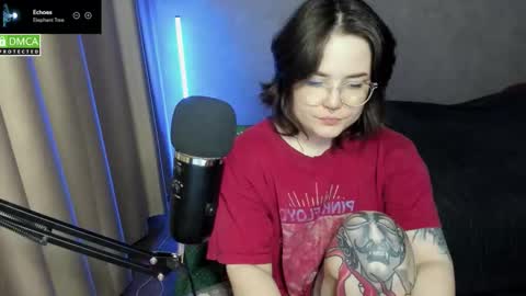 Red online show from December 17, 2025, 6:47 pm