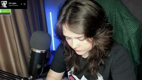 Snapshot of hell_hotline chatting on May 6, 2026, 9:20 pm Red online show from May 6, 2026, 9:20 pm