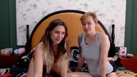 Snapshot of helldollz chatting on October 24, 2025, 8:33 am HellDollz online show from October 24, 2025, 8:33 am