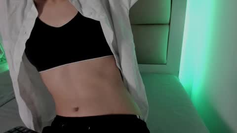 Snapshot of hellen__smith_ chatting on February 17, 2026, 3:47 am hellen__smith_ online show from February 17, 2026, 3:47 am