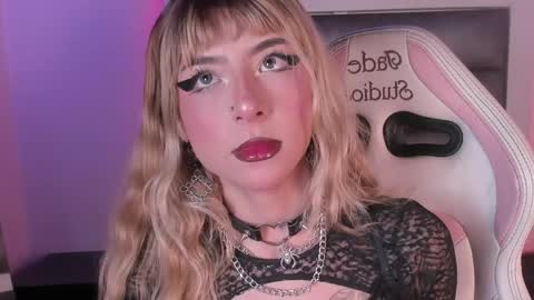 Snapshot of hellen__smith_ chatting on May 21, 2026, 8:27 pm hellen__smith_ online show from May 21, 2026, 8:27 pm