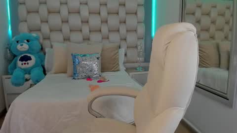 hellen_amazing online show from December 13, 2024, 6:53 am