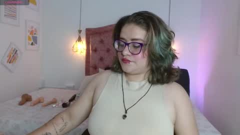 HELLEN online show from September 17, 2025, 3:35 pm