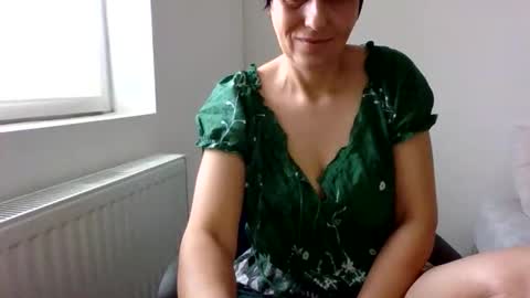 Hellen online show from November 3, 2025, 6:47 am