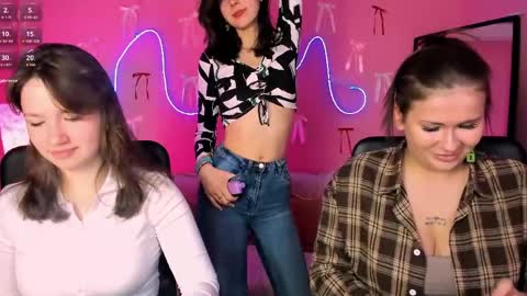 Helli online show from March 17, 2026, 8:45 pm