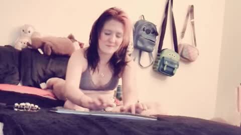 Snapshot of hellienadesroser chatting on September 27, 2025, 2:16 am HellienaDesroser online show from September 27, 2025, 2:16 am