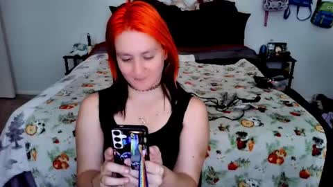Snapshot of hellienadesroser chatting on September 29, 2025, 8:24 pm HellienaDesroser online show from September 29, 2025, 8:24 pm