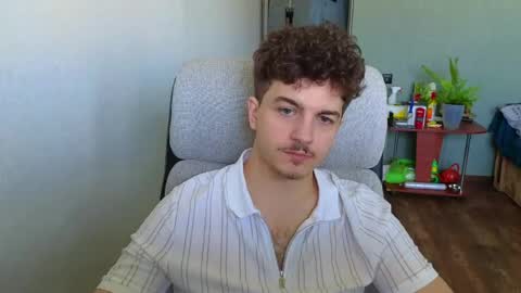 Snapshot of hellish_sugar chatting on May 15, 2026, 6:09 am Remy online show from May 15, 2026, 6:09 am