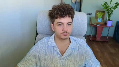 Snapshot of hellish_sugar chatting on May 28, 2026, 6:21 am Remy online show from May 28, 2026, 6:21 am