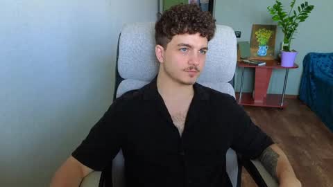 Snapshot of hellish_sugar chatting on June 5, 2026, 6:52 am Remy online show from June 5, 2026, 6:52 am