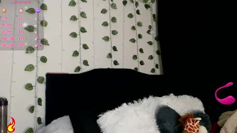 Snapshot of hello_candy chatting on June 3, 2026, 11:21 pm Candy online show from June 3, 2026, 11:21 pm