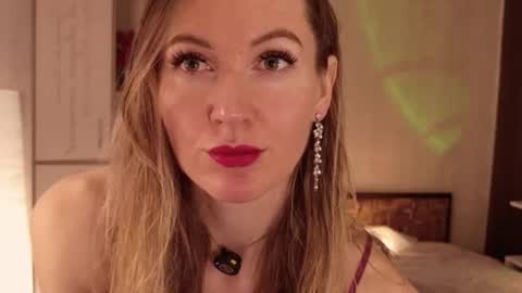 Snapshot of hello_lisha chatting on July 6, 2026, 9:17 am Alisia Monday to Friday from 10 am to 4 pm GMT 2 online show from July 6, 2026, 9:17 am
