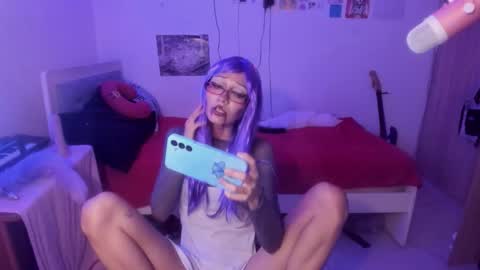 Snapshot of helloskinnygirls chatting on November 3, 2025, 9:27 pm Raven and Momo online show from November 3, 2025, 9:27 pm