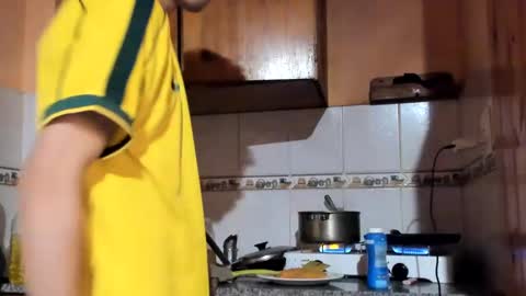 helokitkat online show from September 9, 2025, 3:28 am