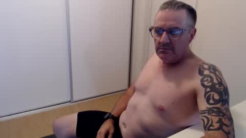 hempie1973 online show from November 12, 2025, 6:47 am