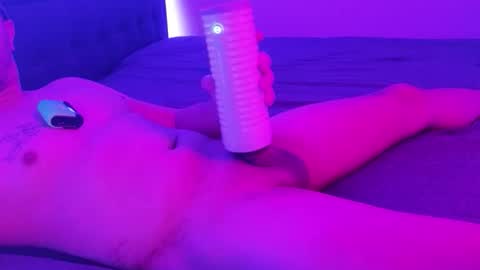 HENNIDRIP online show from November 27, 2025, 1:18 am