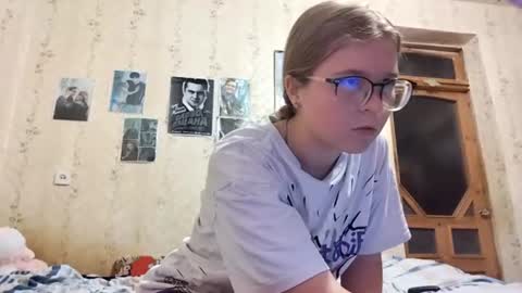 Snapshot of henrietteduchesne chatting on July 8, 2026, 9:08 pm Leila online show from July 8, 2026, 9:08 pm
