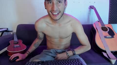 henrik_senn online show from December 4, 2024, 4:54 am