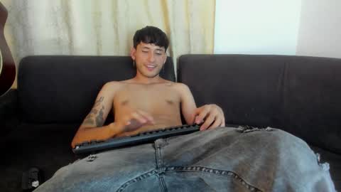 henrik_senn online show from September 24, 2025, 8:45 pm