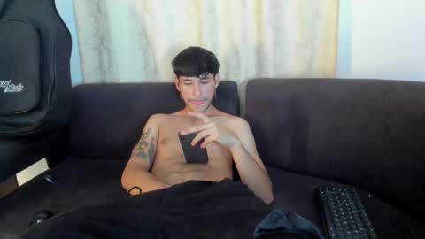 henrik_senn online show from October 15, 2025, 10:21 pm