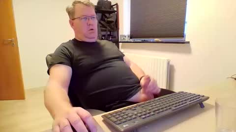 henrikrp1971 online show from February 1, 2025, 3:07 pm