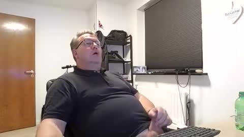 henrikrp1971 online show from October 3, 2025, 10:07 pm