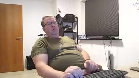 henrikrp1971 online show from October 17, 2025, 5:48 pm