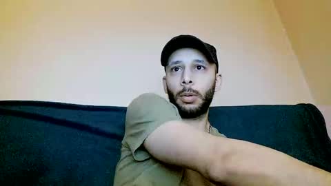 Snapshot of henryaxe chatting on February 25, 2025, 12:14 am HenryAxe online show from February 25, 2025, 12:14 am