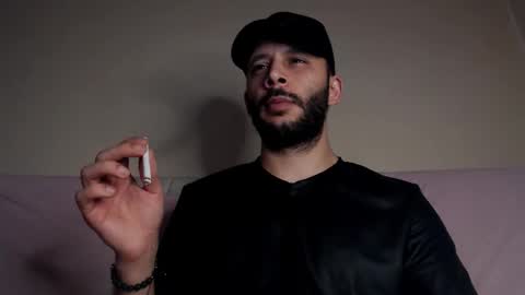 Snapshot of henryaxe chatting on September 18, 2025, 2:02 am HenryAxe online show from September 18, 2025, 2:02 am