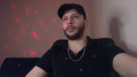 Snapshot of henryaxe chatting on September 23, 2025, 10:02 pm HenryAxe online show from September 23, 2025, 10:02 pm