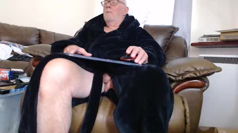 henryjxxx online show from September 10, 2025, 9:42 am