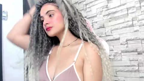 Snapshot of hera_elis chatting on January 4, 2025, 7:44 pm hera_elis online show from January 4, 2025, 7:44 pm