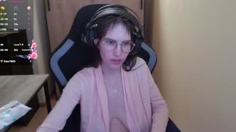 Snapshot of heraluna_ chatting on January 20, 2025, 11:10 pm HeraLuna online show from January 20, 2025, 11:10 pm