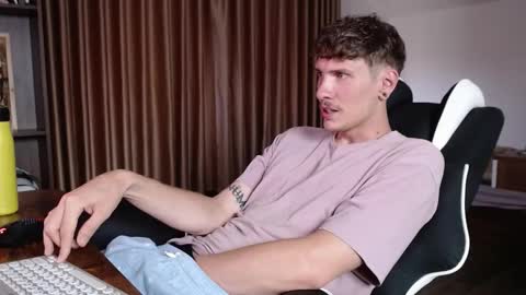 Snapshot of hercules__ chatting on September 27, 2025, 2:05 am Gregblonde Alextattoo online show from September 27, 2025, 2:05 am