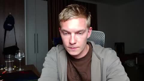 Snapshot of hercules__ chatting on September 28, 2025, 2:22 pm Gregblonde Alextattoo online show from September 28, 2025, 2:22 pm