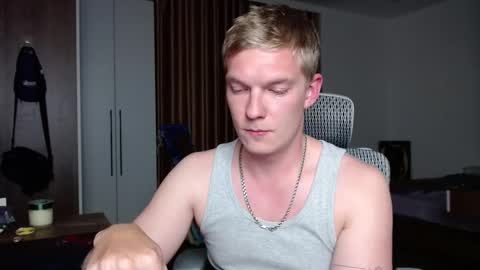 Snapshot of hercules__ chatting on October 7, 2025, 3:31 pm Gregblonde Alextattoo online show from October 7, 2025, 3:31 pm