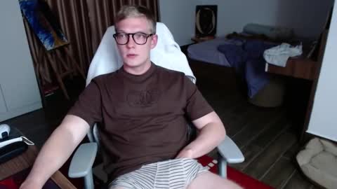 Snapshot of hercules__ chatting on October 17, 2025, 3:14 pm Gregblonde Alextattoo online show from October 17, 2025, 3:14 pm