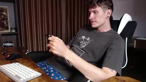 Snapshot of hercules__ chatting on November 6, 2025, 1:28 am Gregblonde Alextattoo online show from November 6, 2025, 1:28 am