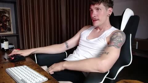 Snapshot of hercules__ chatting on November 19, 2025, 1:38 am Gregblonde Alextattoo online show from November 19, 2025, 1:38 am