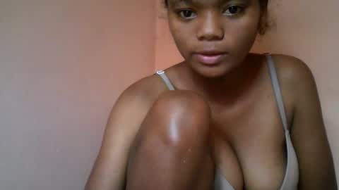 Snapshot of herisse01 chatting on May 14, 2026, 8:43 am herisse01 online show from May 14, 2026, 8:43 am