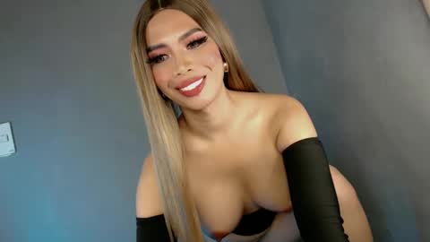 Snapshot of hermosa28 chatting on December 19, 2024, 8:56 am Queen Ava online show from December 19, 2024, 8:56 am